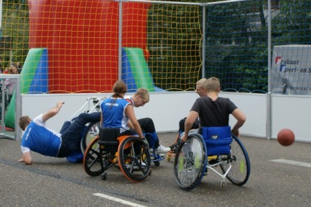 Demonstratie rolstoelbasketbal